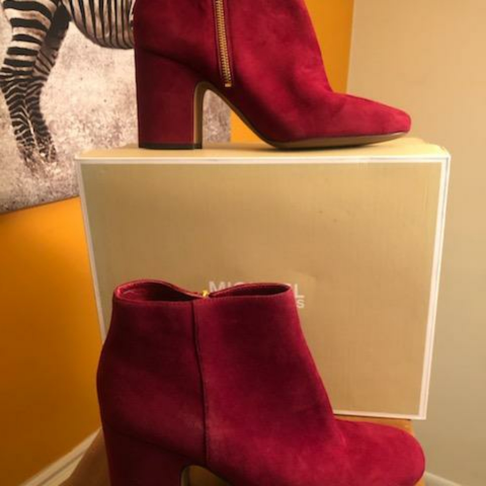 Shoes - Picture 2 of 3